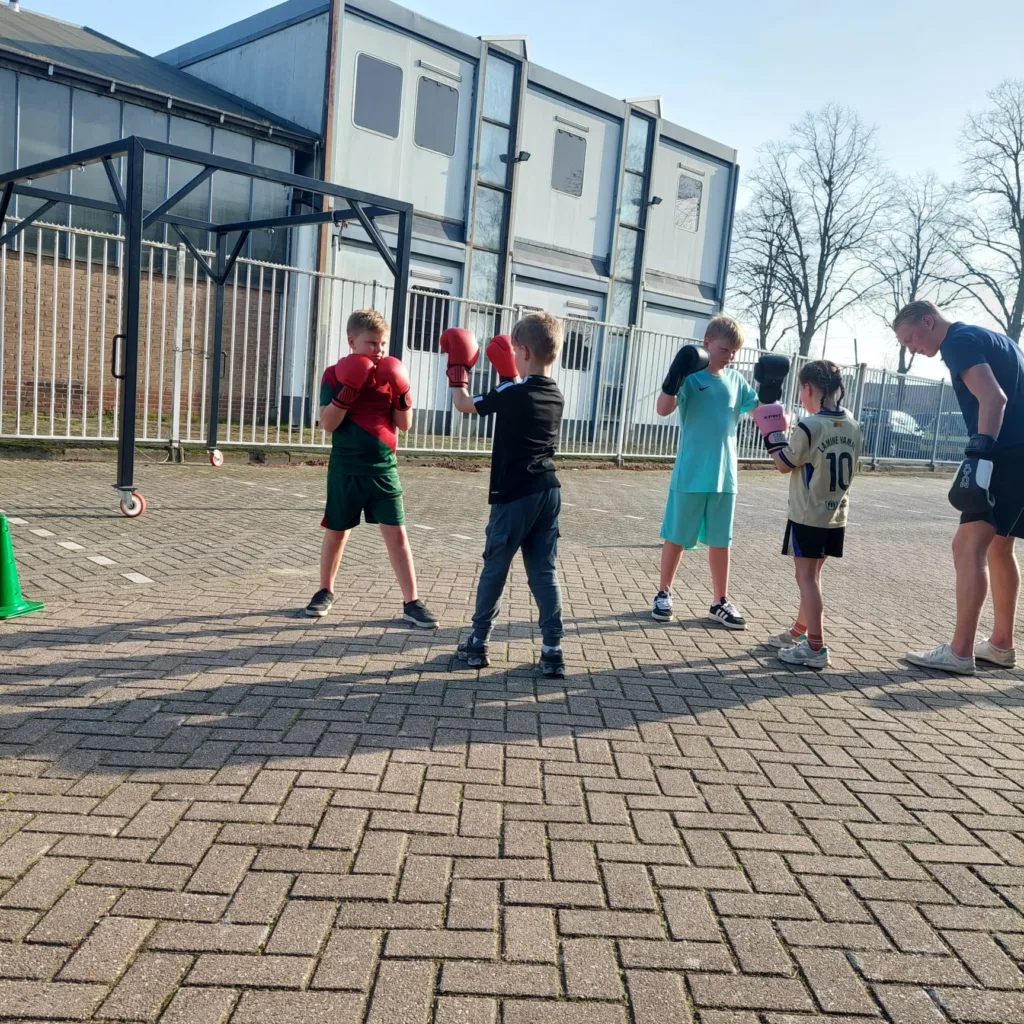 kids boksen training kinderen qv-training zelfvertrouwen discipline boksen