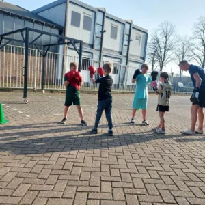 kids boksen training kinderen qv-training zelfvertrouwen discipline boksen